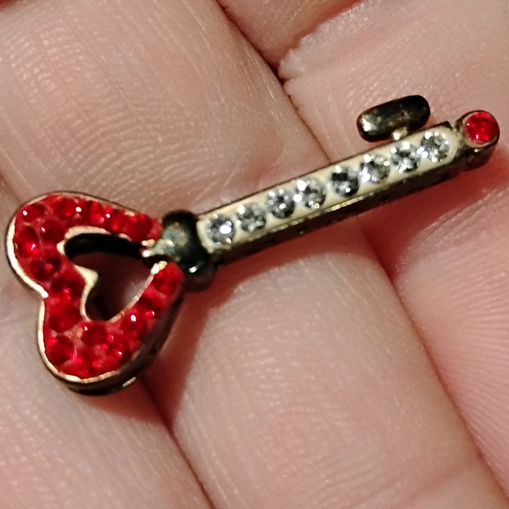 Heart key pendant charm vintage
